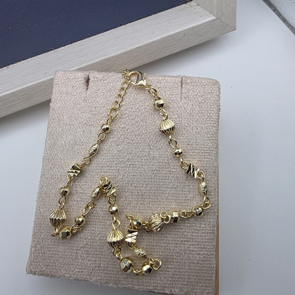 Jewelry - Elegant Gold Women's Bracelet (1257)